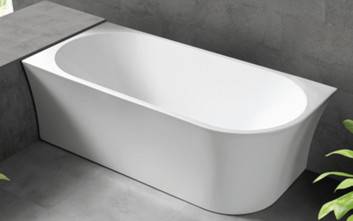 Curved Bathtub with Single Round Corner
